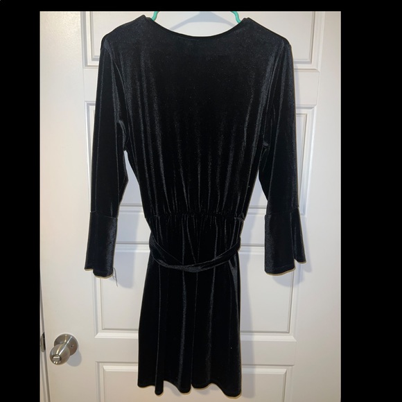 Black Velvet Short Dress with Removable Belt - Picture 2 of 4